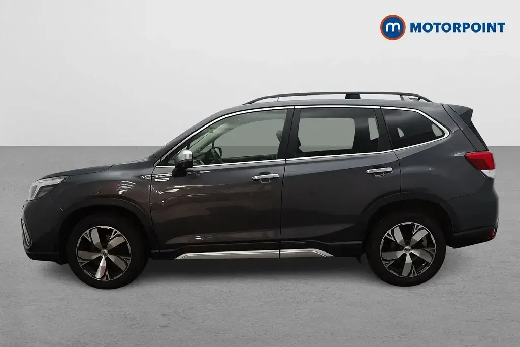 Używany Subaru Forester Premium 150 KM (110 kW) 2021 Szary SUV