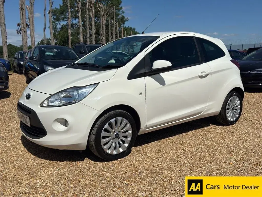 Used Ford Ka Zetec 69 HP (50 kW) 2014 White Hatchback