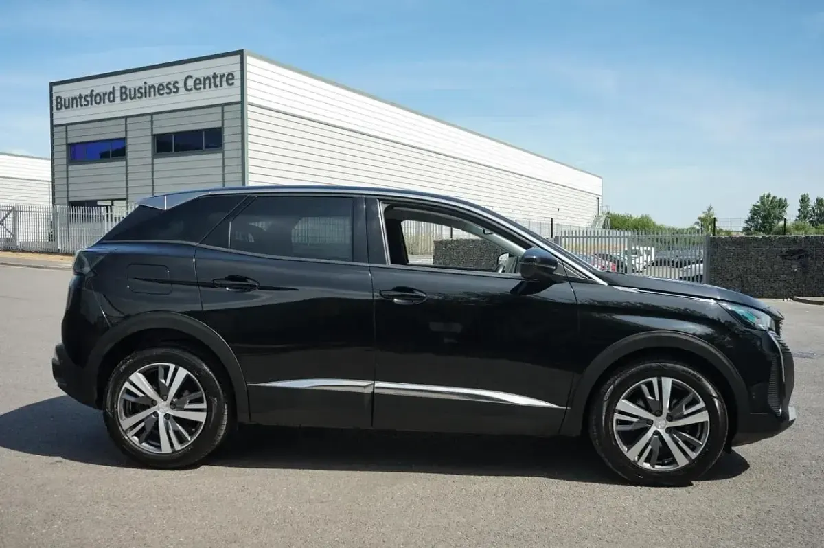 Used Peugeot 3008 Allure 131 HP (96 kW) 2022 Black SUV