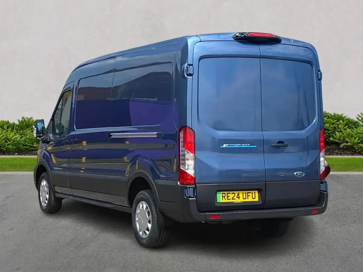 Begagnad Ford E-Transit Trend 2024 Blå Van