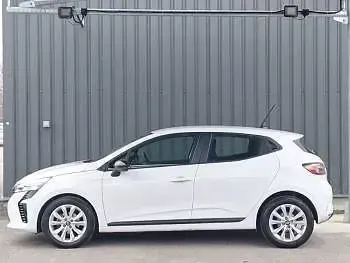Used Renault Clio Evolution 90 HP (66 kW) 2024 White Hatchback
