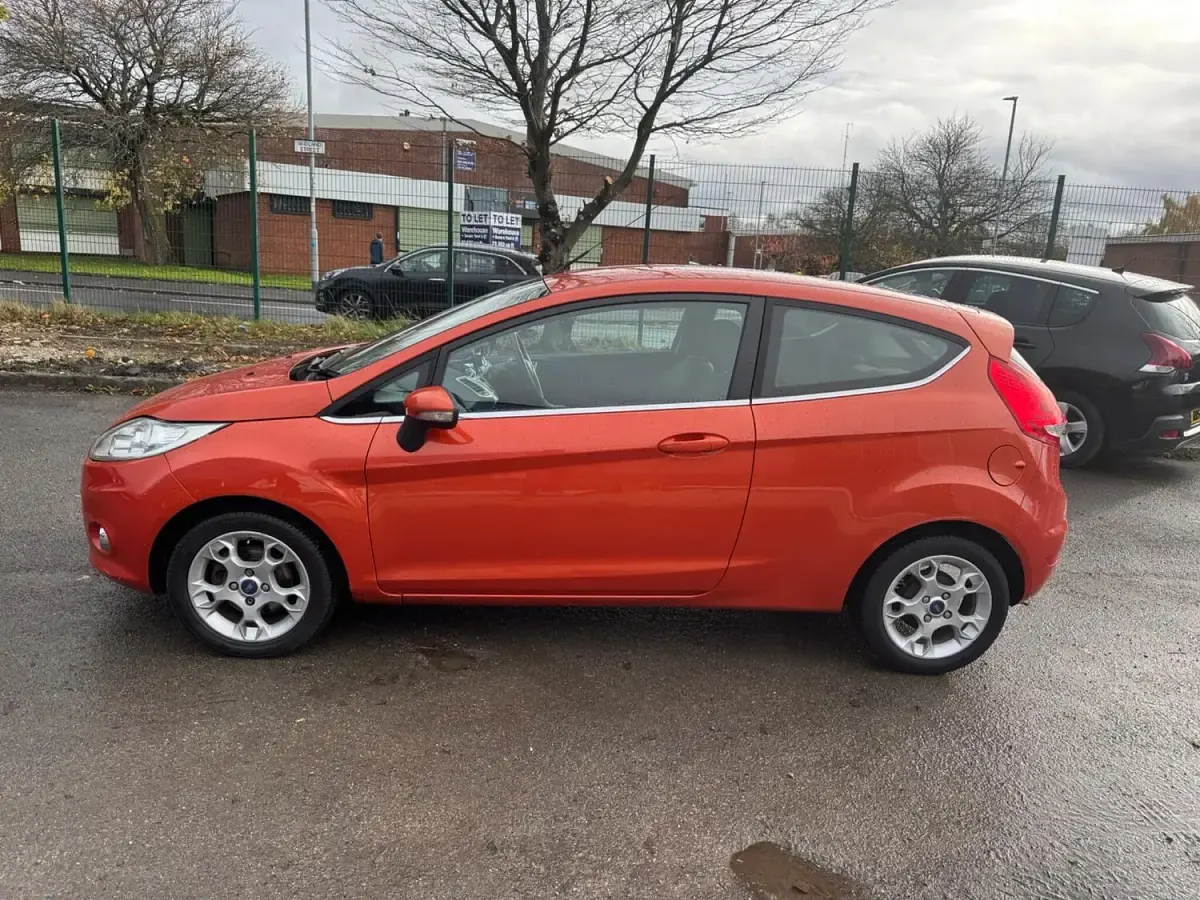 Used Ford Fiesta Zetec 96 HP (70 kW) 2012 Red Hatchback