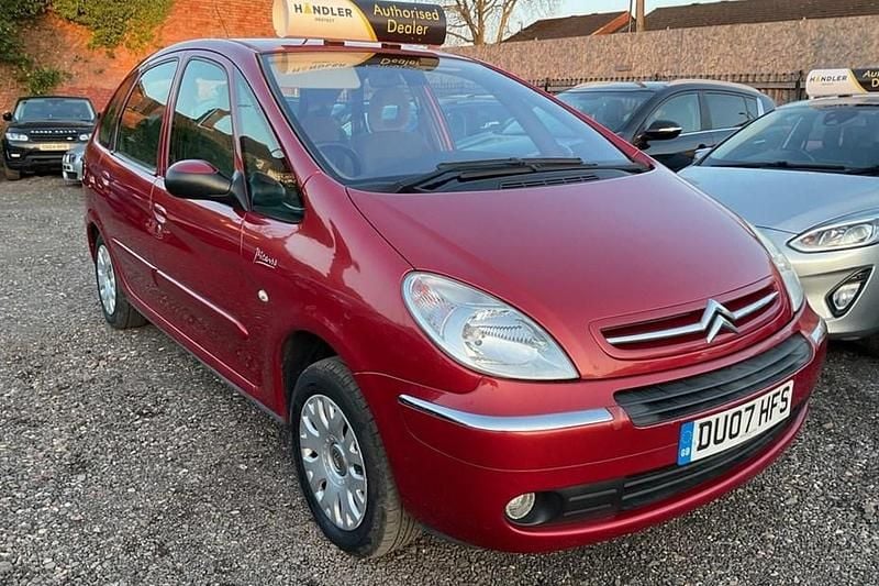 Used Citroën Xsara Picasso 92 HP (67 kW) 2007 Red MPV
