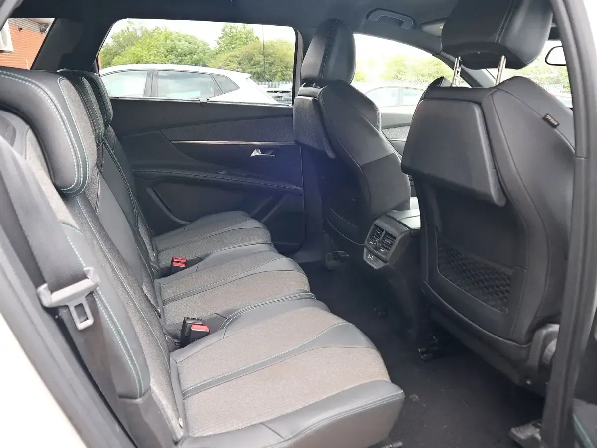 Begagnad Peugeot 5008 Allure+ 2023 Vit SUV