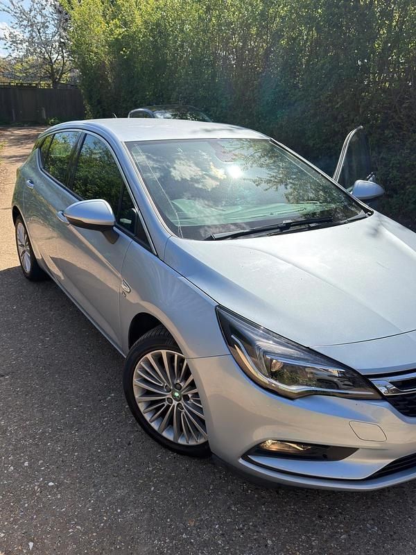Used Vauxhall Astra Elite 150 HP (110 kW) 2019 Silver Hatchback