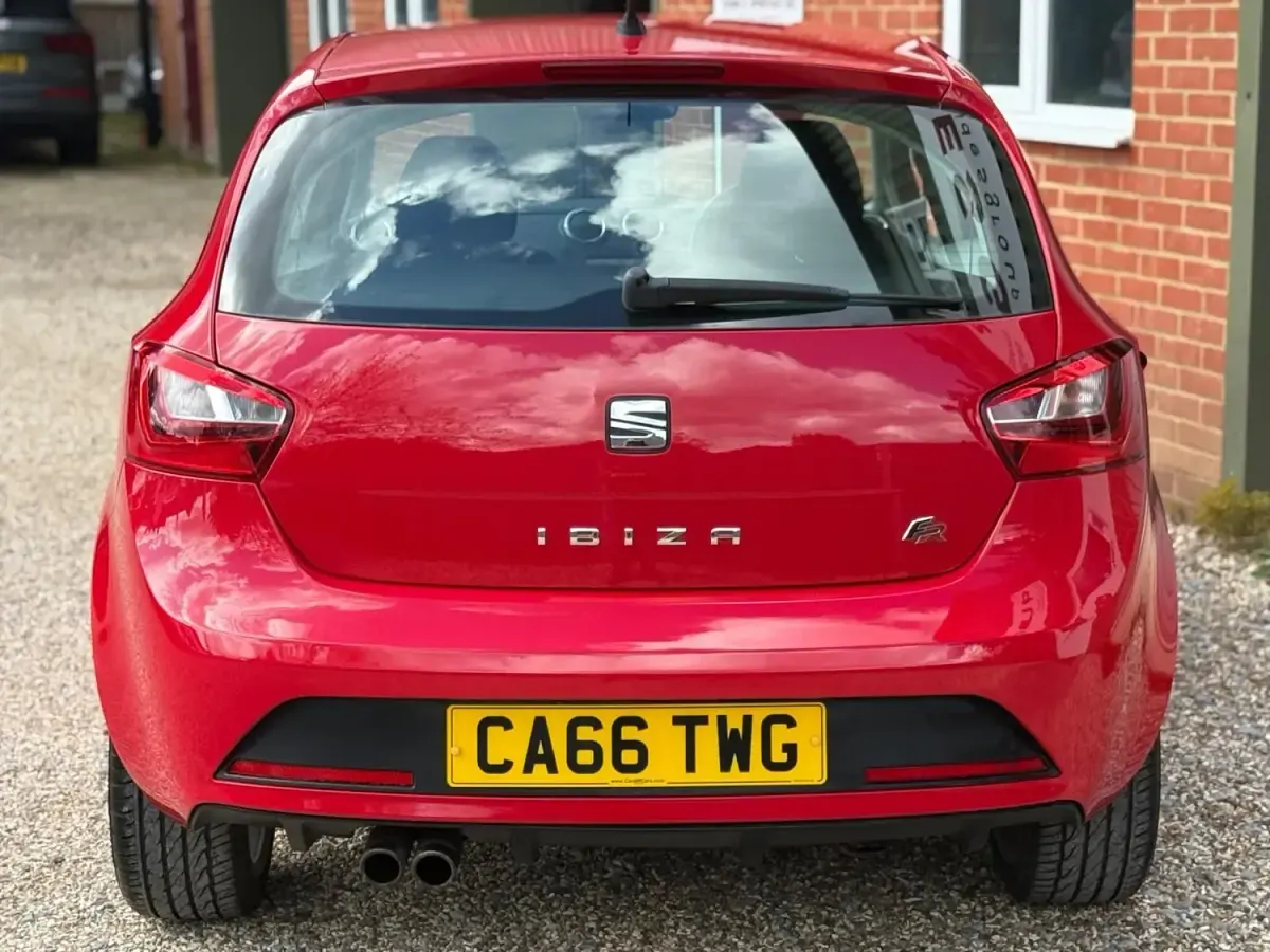 Usado Seat Ibiza FR 110 HP (80 kW) 2017 Vermelho Citadino