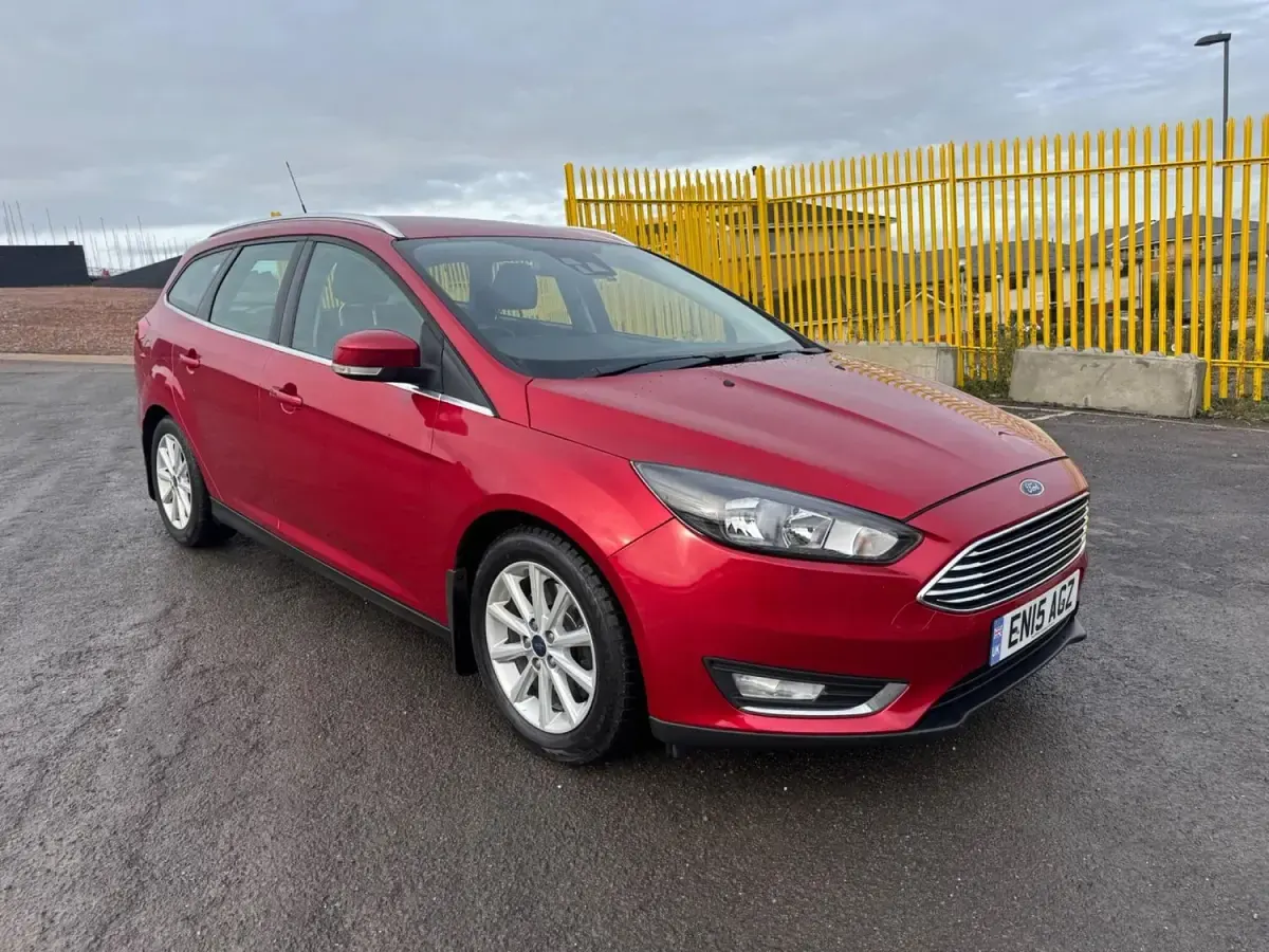 Used Ford Focus Titanium 2015 Red Estate