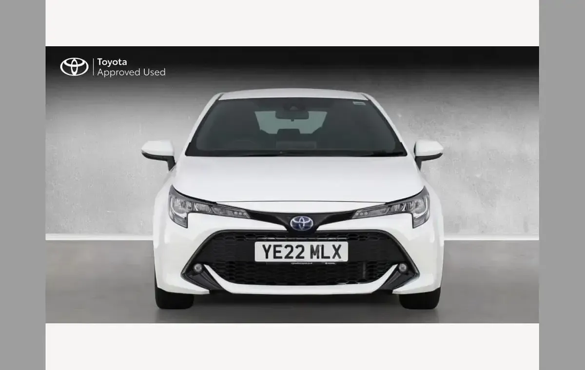 Used Toyota Corolla 120 HP (88 kW) 2022 White Hatchback