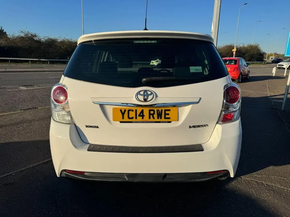 Used Toyota Verso Trend 112 HP (82 kW) 2014 White MPV