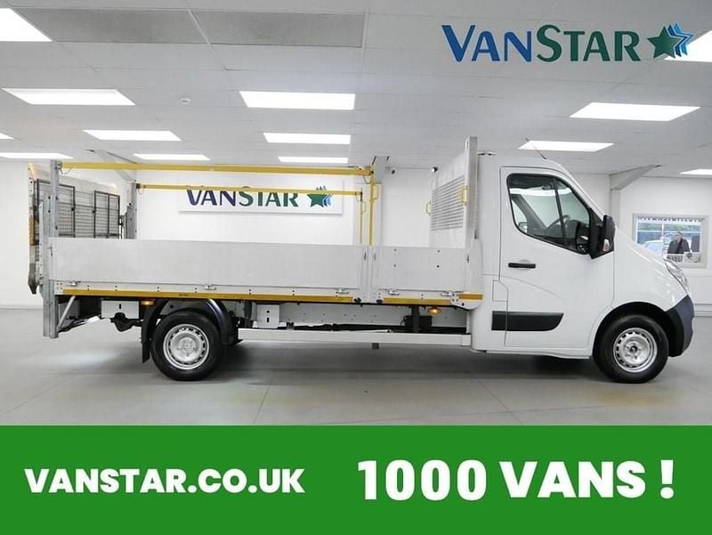 Used Vauxhall Movano 130 HP (95 kW) 2018 White MPV