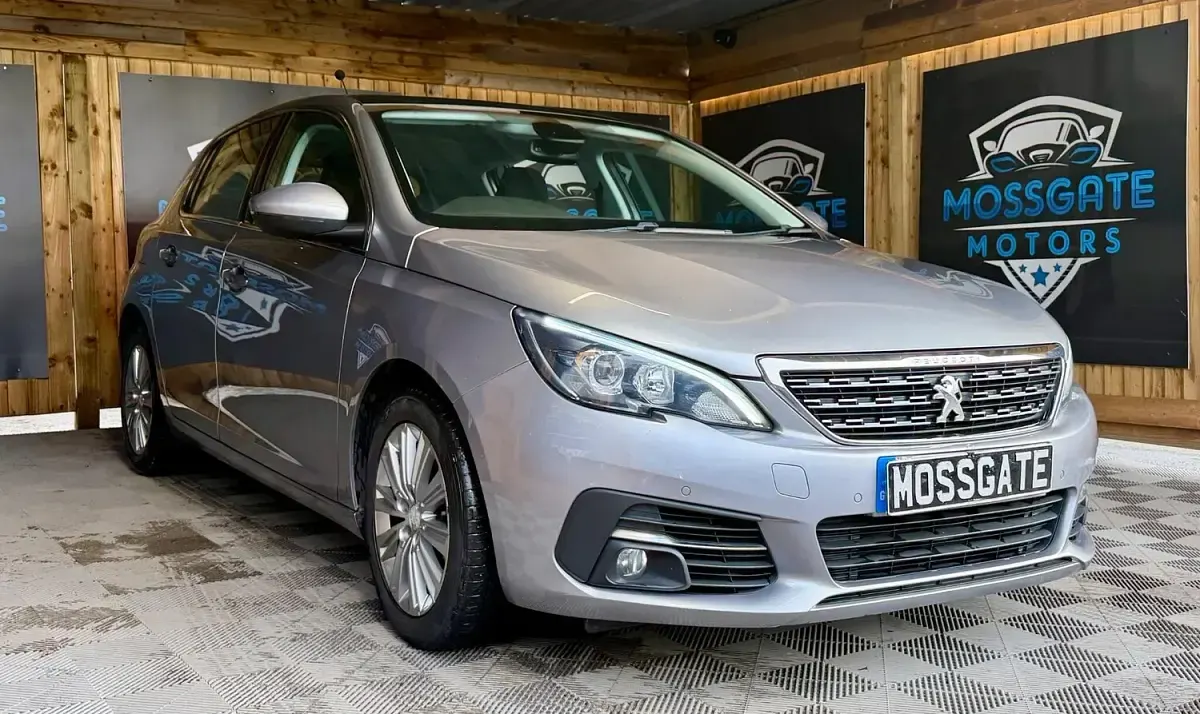Used Peugeot 308 Allure 120 HP (88 kW) 2018 Grey Hatchback