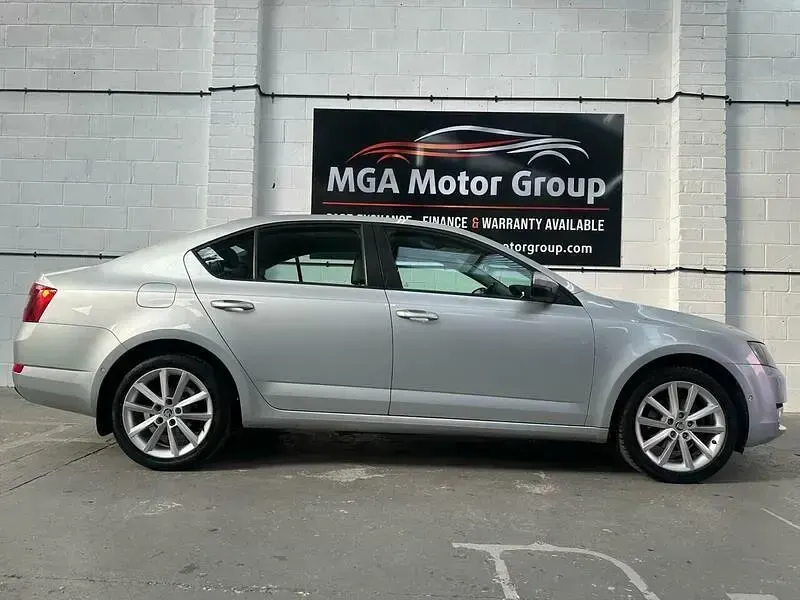 Used Skoda Octavia Elegance 140 HP (102 kW) 2014 Silver Estate