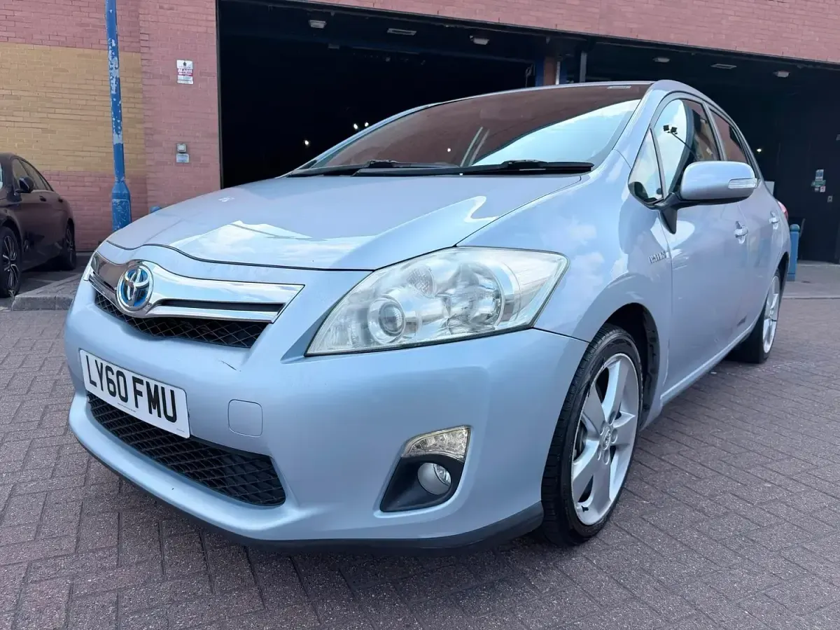 Used Toyota Auris Hybrid 136 HP (100 kW) 2010 Blue Hatchback