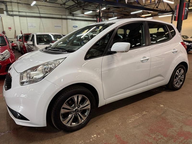 Used Kia Venga 123 HP (90 kW) 2015 White Hatchback