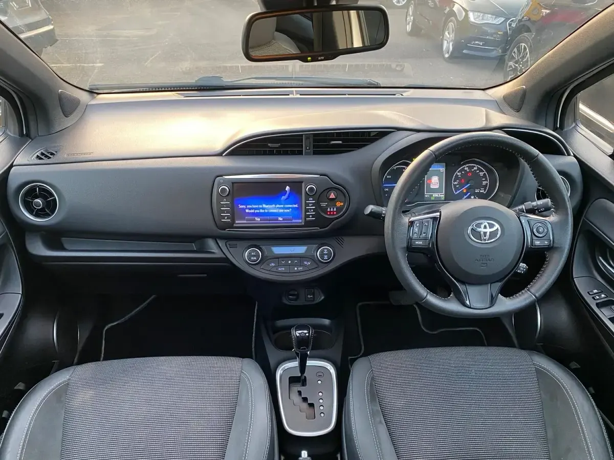 Used Toyota Yaris 2017 White Hatchback