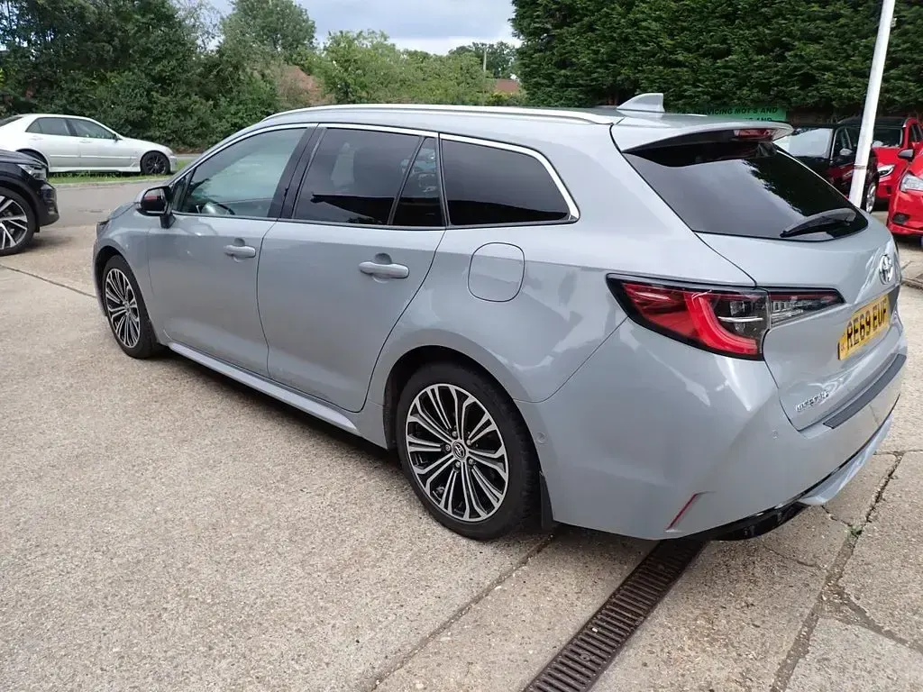 Used Toyota Corolla 184 HP (135 kW) 2019 Grey Estate
