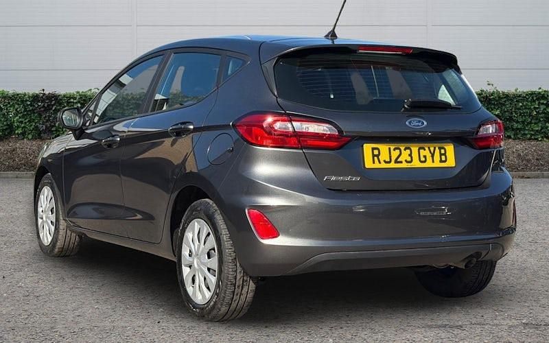 Usado Ford Fiesta Trend 101 HP (74 kW) 2022 Cinzento Citadino
