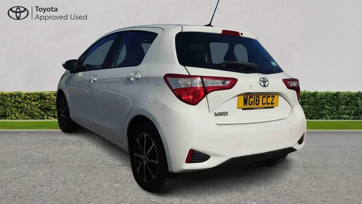 Used Toyota Yaris 111 HP (81 kW) 2018 Pure white Hatchback