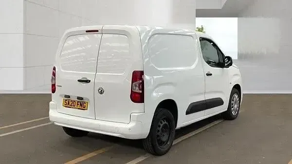 Używany Vauxhall Combo Sportive 100 KM (73 kW) 2020 Biały Minivan