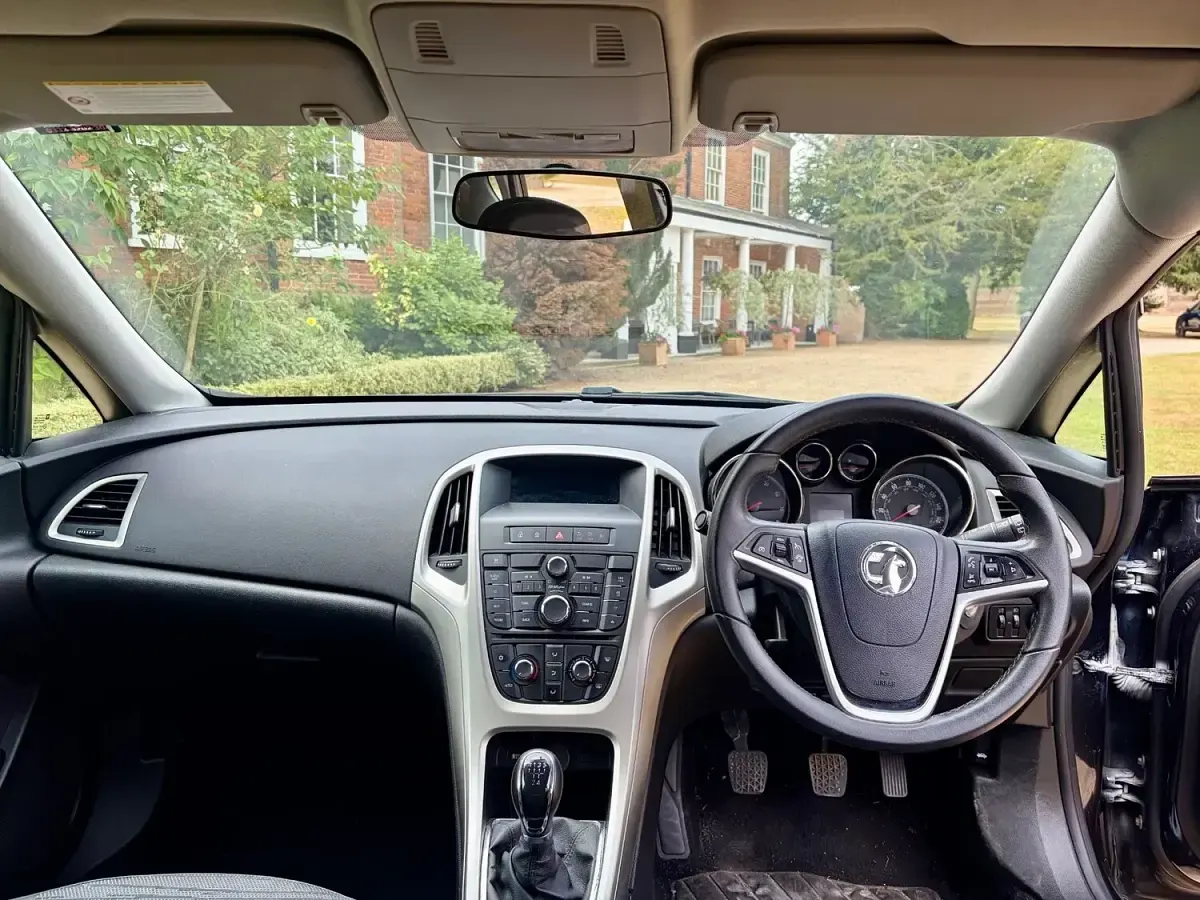 Used Vauxhall Astra Excite 2014 Black Hatchback