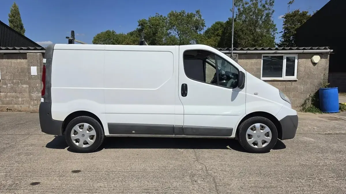 Used Renault Trafic 115 HP (84 kW) 2013 White MPV