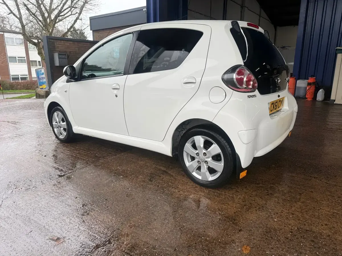 Used Toyota Aygo 2011 White Hatchback