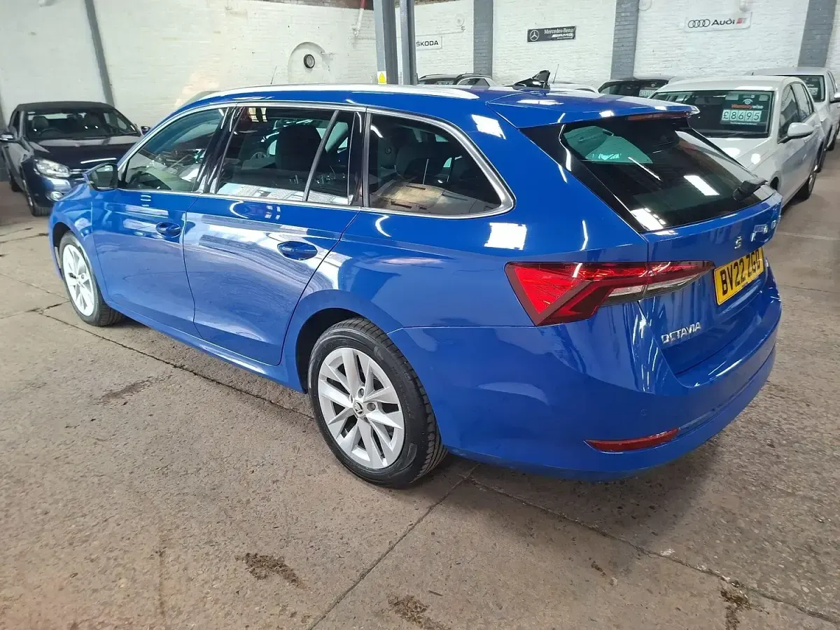 Used Skoda Octavia SE L 116 HP (85 kW) 2022 Blue Estate
