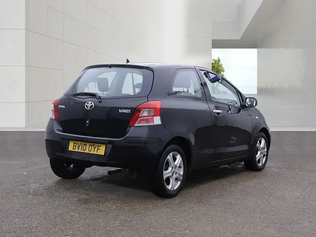 Used Toyota Yaris 101 HP (74 kW) 2010 Black Hatchback