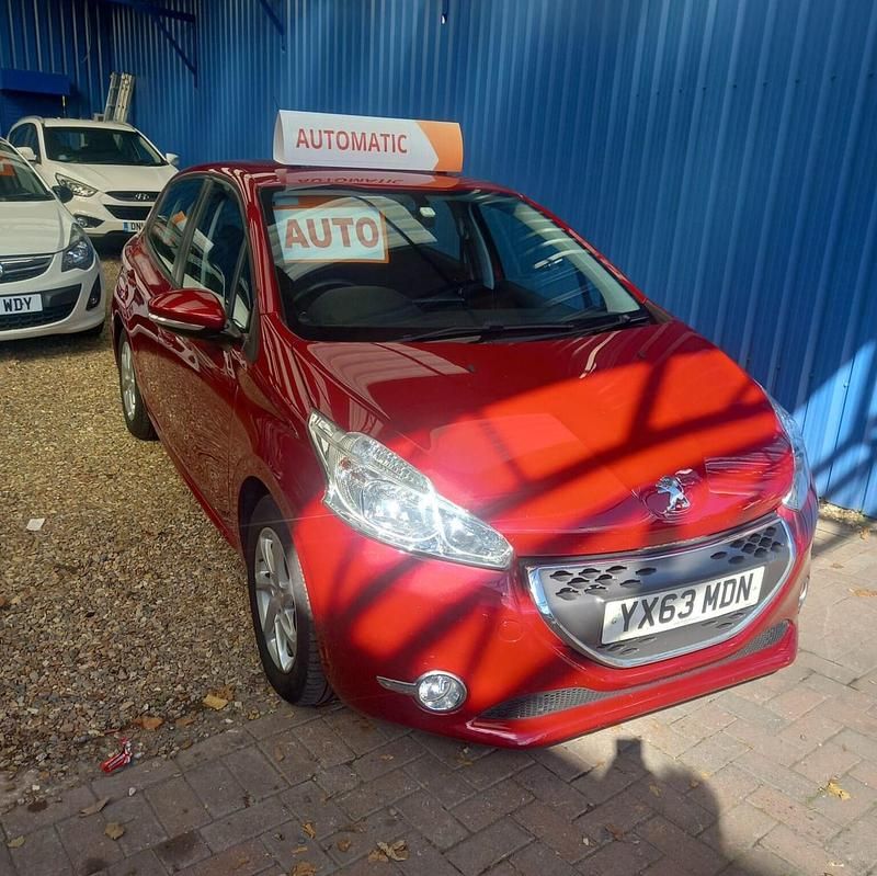 Used Peugeot 208 Active 70 HP (51 kW) 2013 Red Hatchback