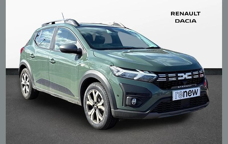 Used Dacia Sandero Journey 90 HP (66 kW) 2023 Green SUV