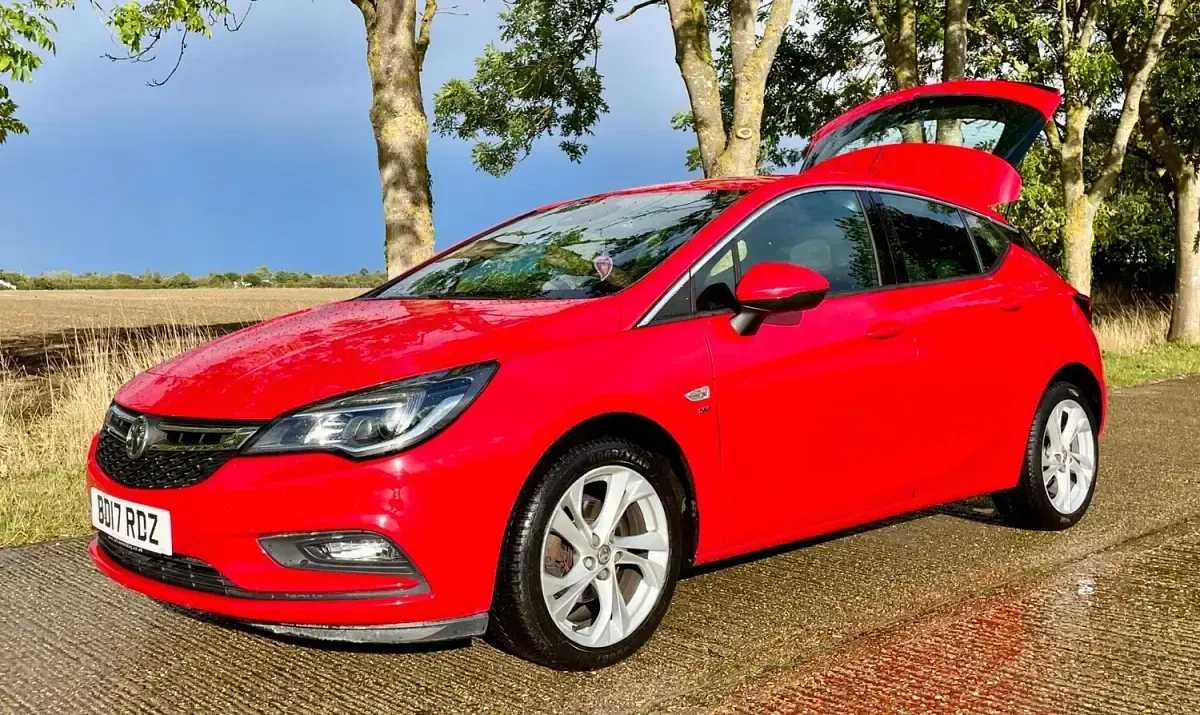 Used Vauxhall Astra SRi 2017 Red Hatchback