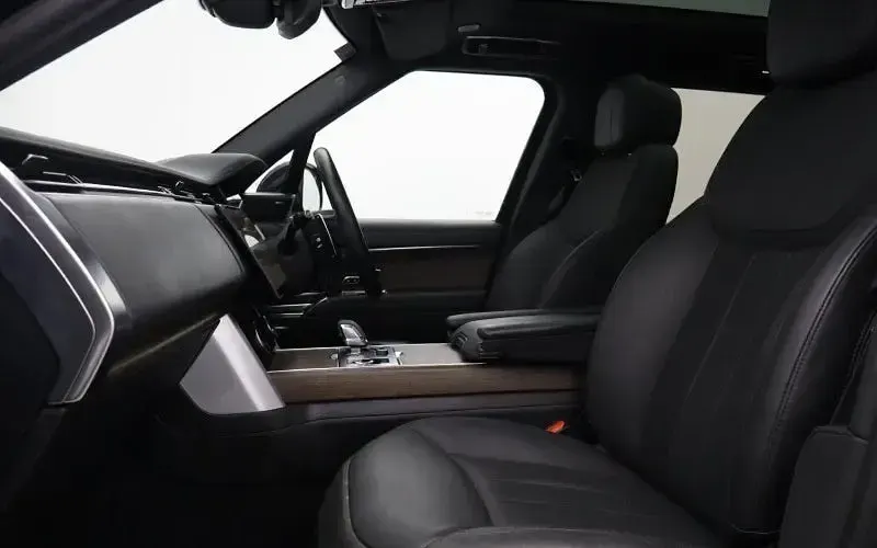 Used Land Rover Range Rover SE 349 HP (256 kW) 2025 SUV