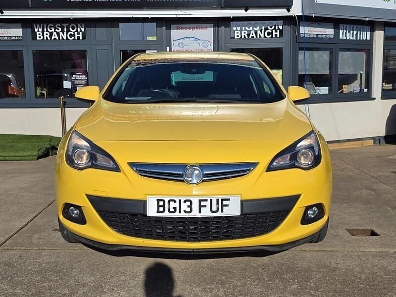 Used Vauxhall Astra GTC SRi 180 HP (132 kW) 2013 Yellow Hatchback