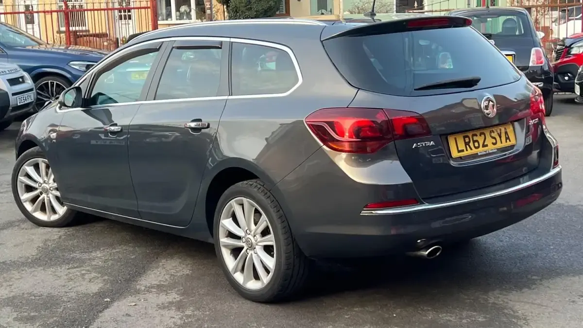 Second-hand Vauxhall Astra 165 CP (121 kW) 2012 Gri Break