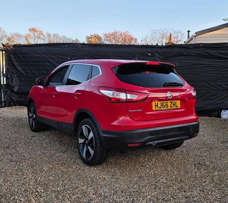 Used Nissan Qashqai N-Connecta 2016 Red SUV