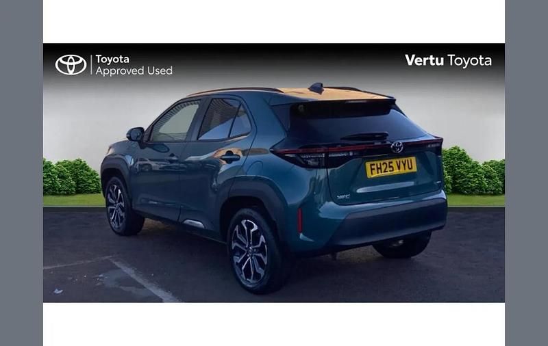 Used Toyota Yaris Cross Design 113 HP (83 kW) 2025 Green SUV