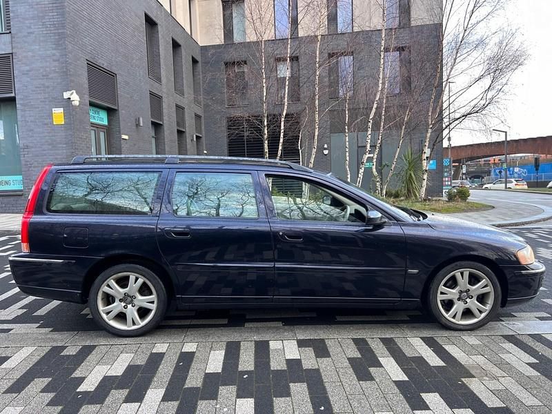 Used Volvo V70 SE 2007 Blue Estate
