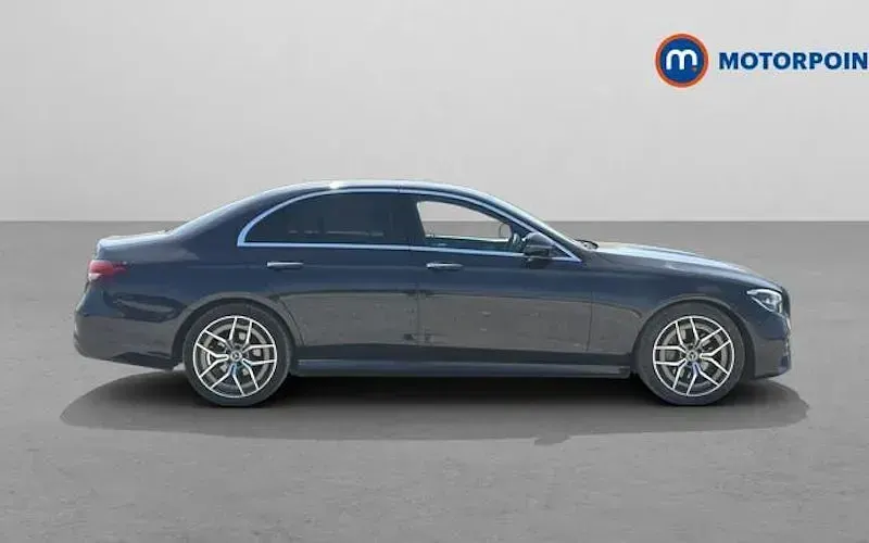 Used Mercedes E200 AMG Line Premium 200 HP (147 kW) 2023 Blue Sedan