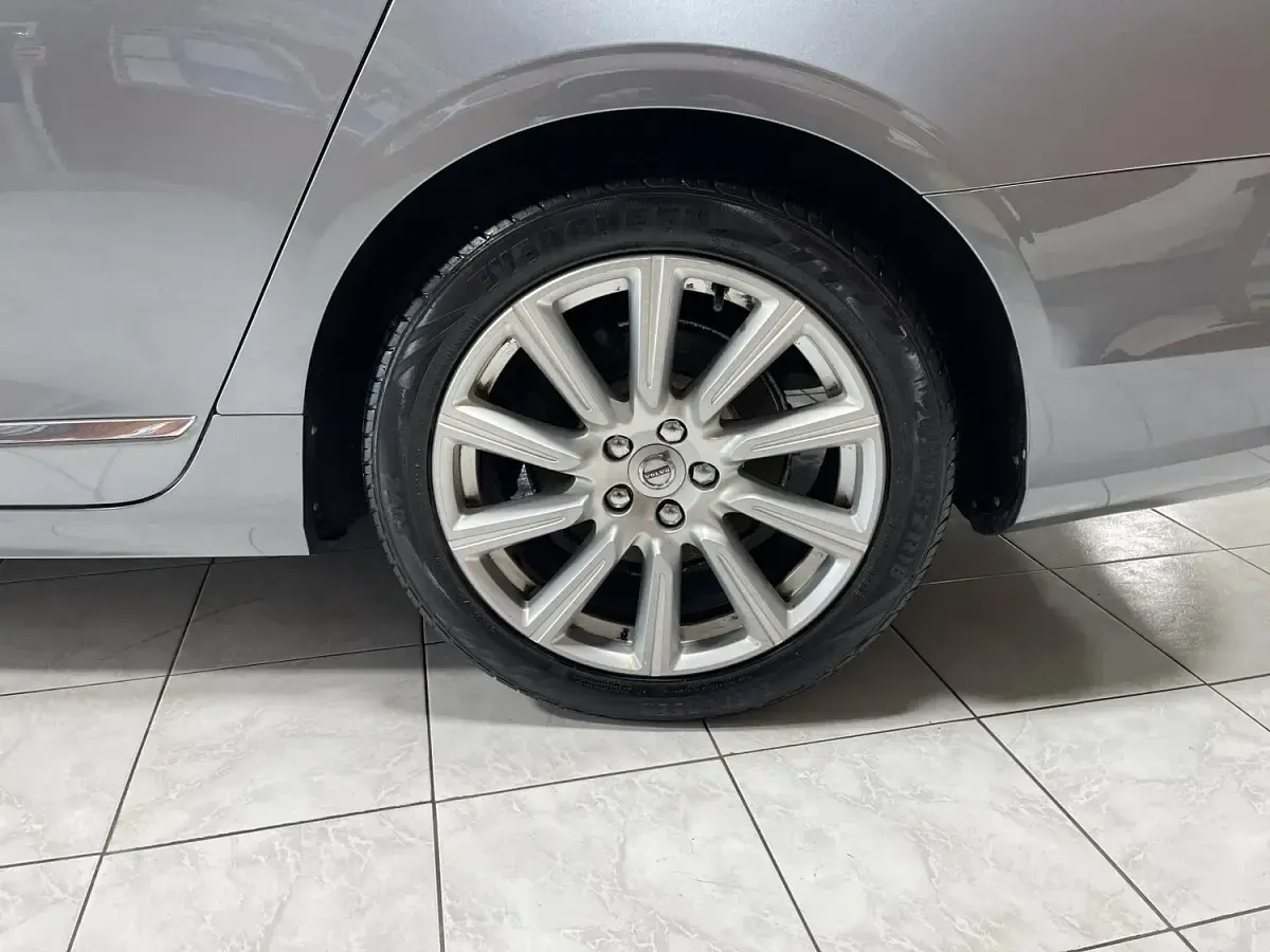 Used Volvo S90 Inscription 190 HP (139 kW) 2018 Grey Sedan