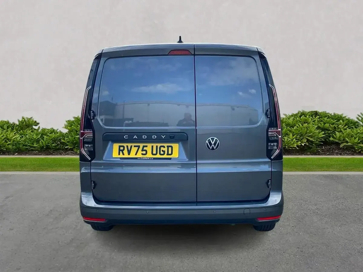 Usado VW Caddy Pro 102 HP (75 kW) 2025 Cinzento Monovolume