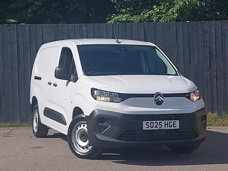 White New 2025 Citroën Berlingo MPV | £17,798 (Fair price) - Image 1/4