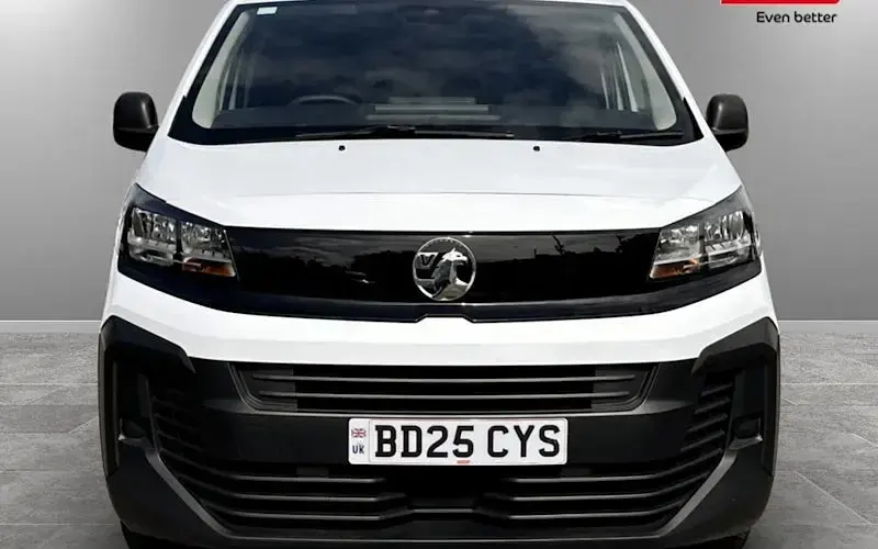 Used Vauxhall Vivaro 120 HP (88 kW) 2025 White MPV
