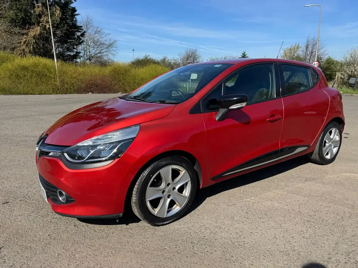 Used Renault Clio IV Dynamique 90 HP (66 kW) 2016 Red Hatchback