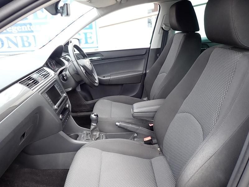 Begagnad Seat Toledo Style 110 HK (80 kW) 2017 Grå Halvkombi