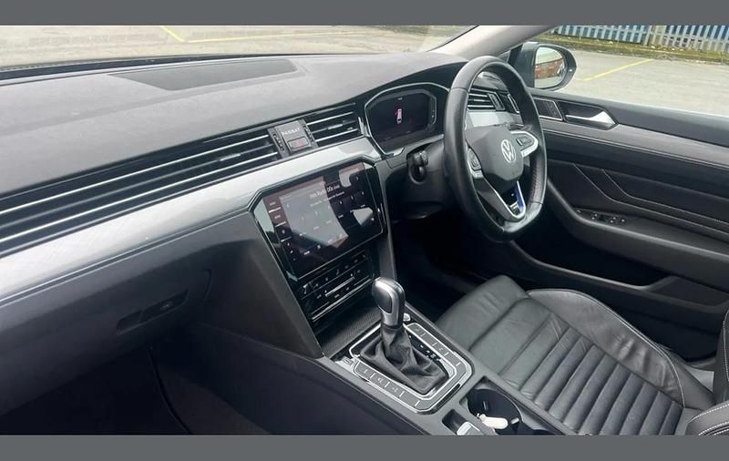 Usado VW Passat Advance 218 HP (160 kW) 2021 Cinzento Carrinha