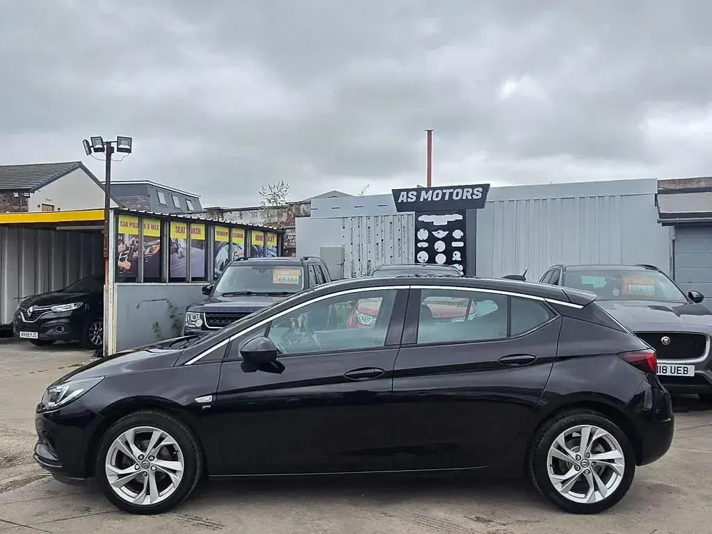 Used Vauxhall Astra SRi 150 HP (110 kW) 2017 Black Hatchback