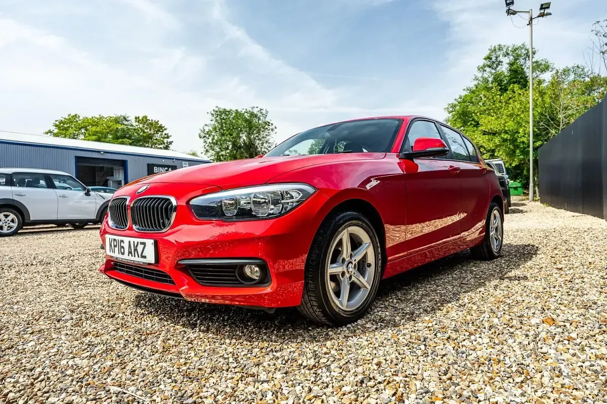 Used BMW 118 Impressive 136 HP (100 kW) 2016 Red Hatchback