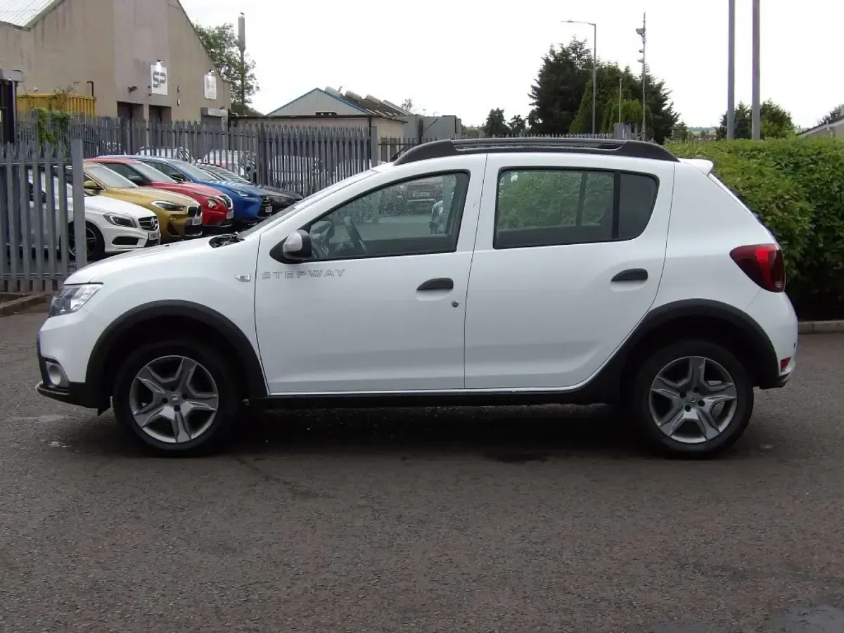 Used Dacia Sandero Comfort 90 HP (66 kW) 2019 White Hatchback