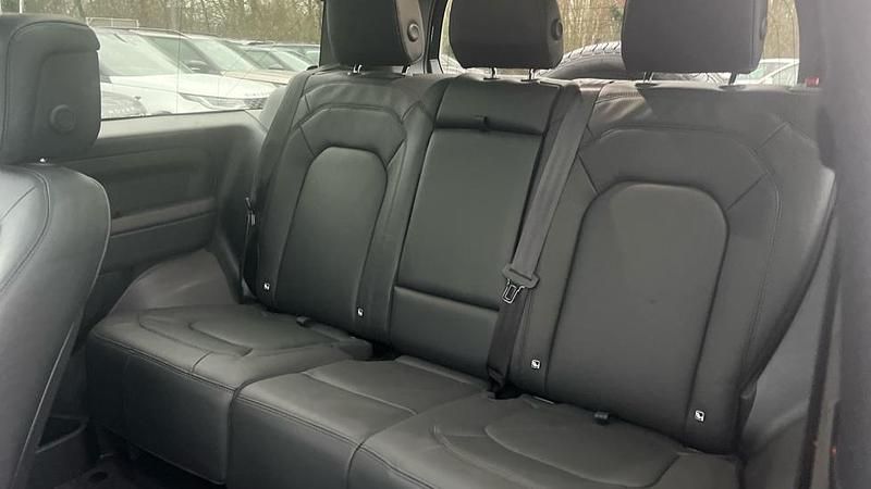 Used Land Rover Defender HSE Dynamic 350 HP (257 kW) 2024 Metallic  santorini black SUV