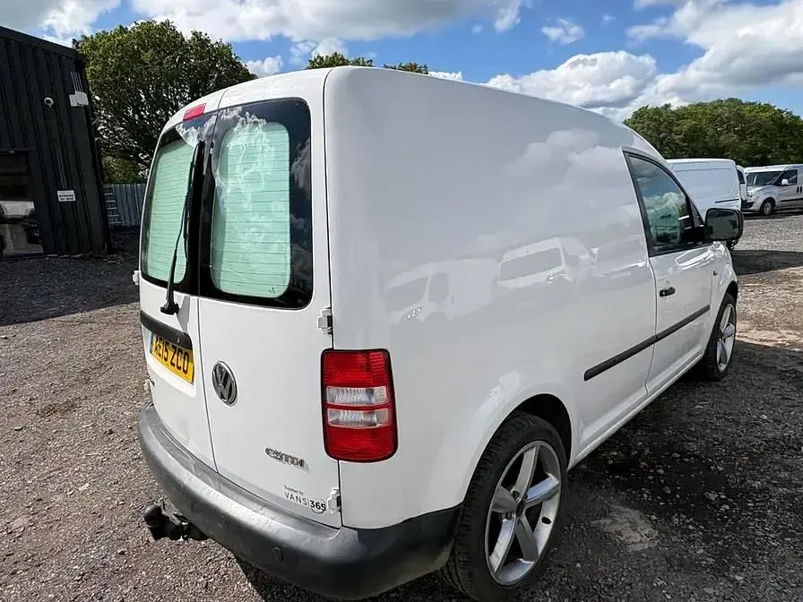 Begagnad VW Caddy Startline 102 HK (75 kW) 2015 Vit Minibuss